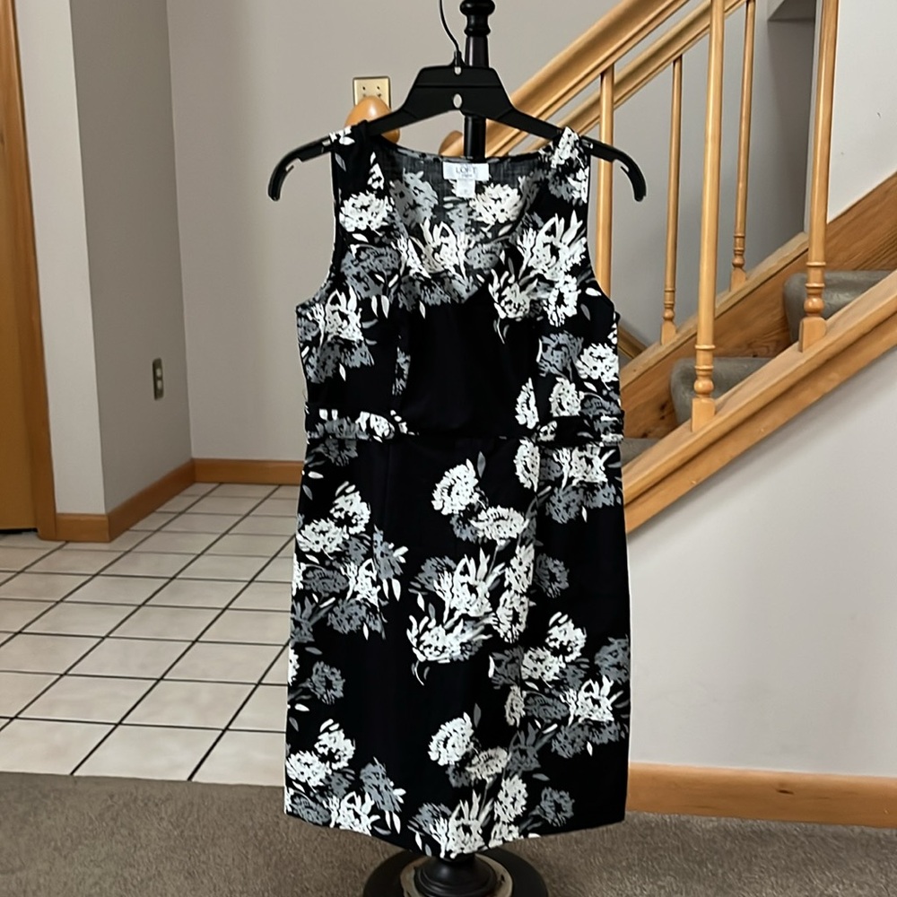 LOFT Black and Floral White Scoop Neck Dress Size 2 Petite